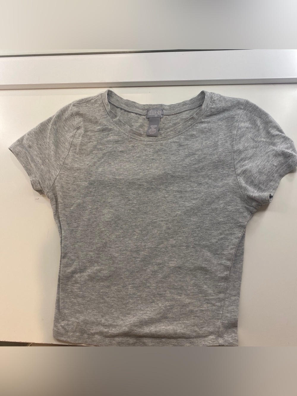 Tilly’s Grey Short-Sleeve Crew Neck Baby Tee size Small
